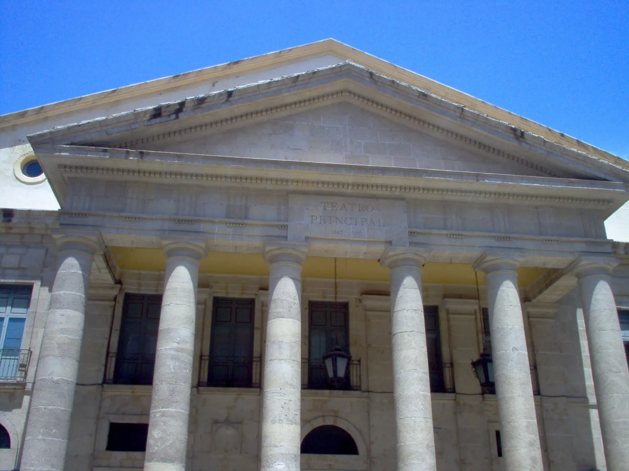 Alicante in Elche Giugno, Home theater