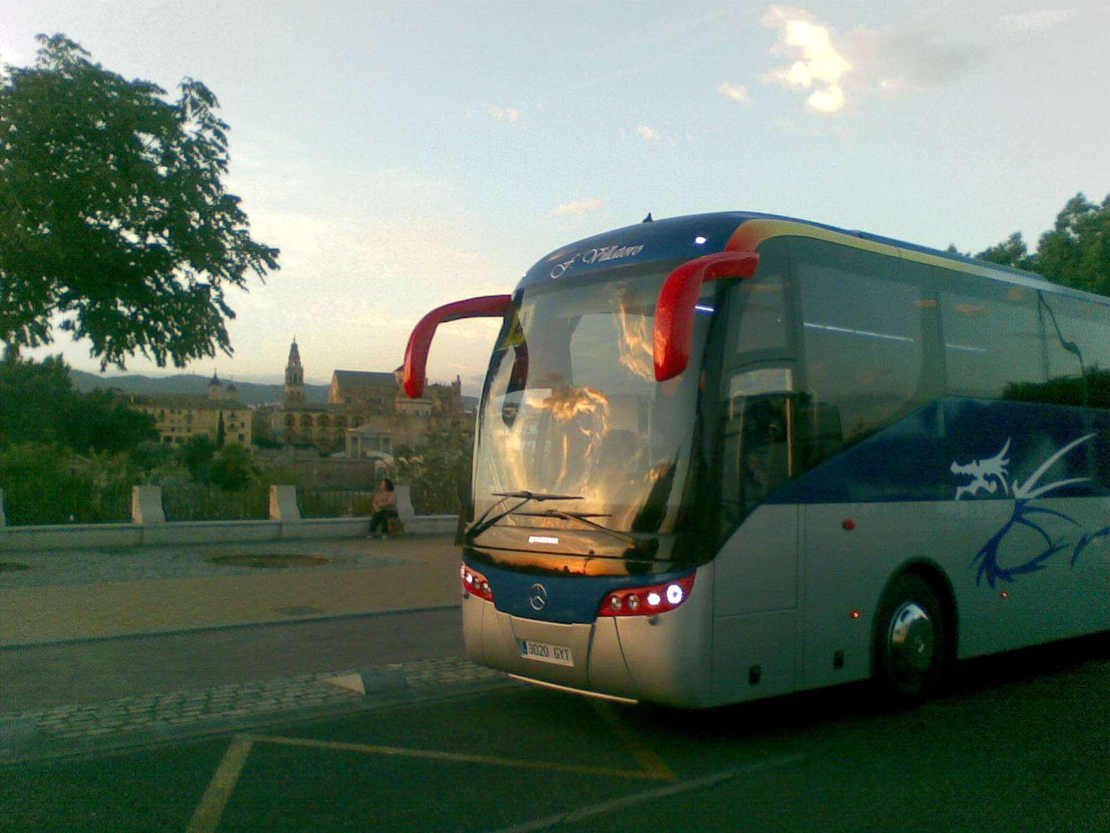 Mieten Sie einen 55 Sitzer Standard Reisebus (Mercedes Farebus Autocar ejecutivo con mucho espacio para las piernas. 2010) von Autocares Fernández Villatoro S.L. in Castro del Río - Córdoba 