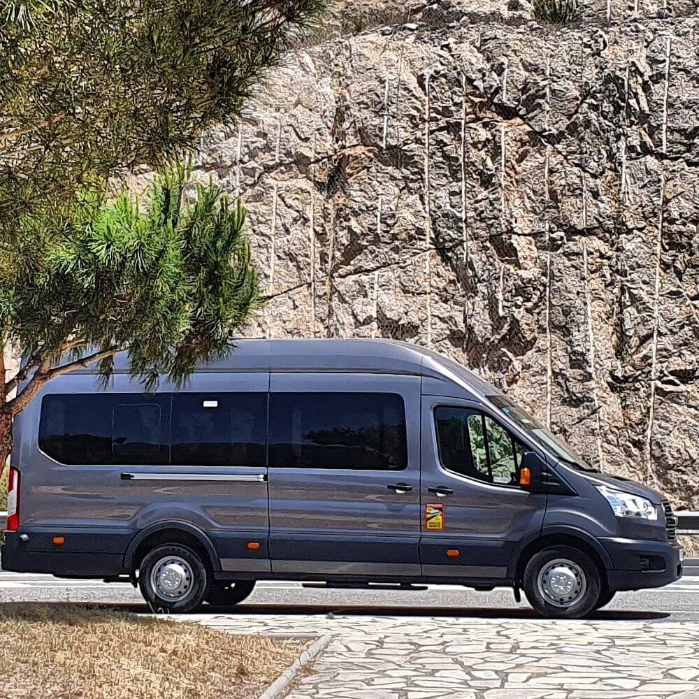 Alquile un Minibus  de 14 plazas Ford Transit FT440 2017) de J2 jaume transfer SL de Sant Cebrià de Vallalta 