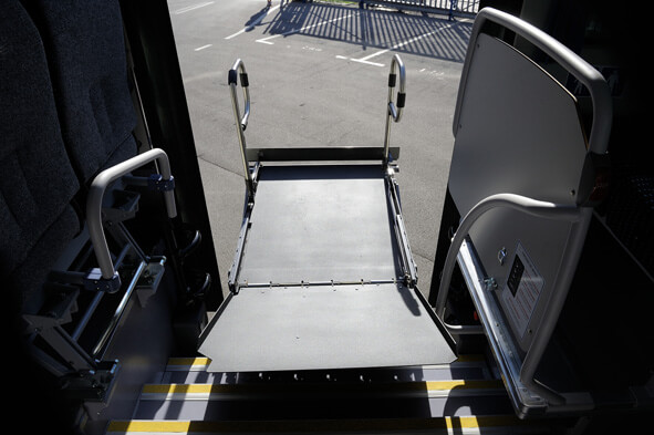 Mieten Sie einen 55 Sitzer Luxus VIP Reisebus (Iribus más espacio entre los asientos y más servicio 2008) von AUTOBUSES JUANTXU von Barakaldo 