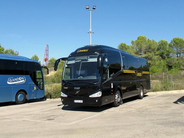Hire a 57 seater Luxury VIP Coach (VOLVO SUNSUNDEGUI 2015) from LIMUTAXI SL in BERIAIN 
