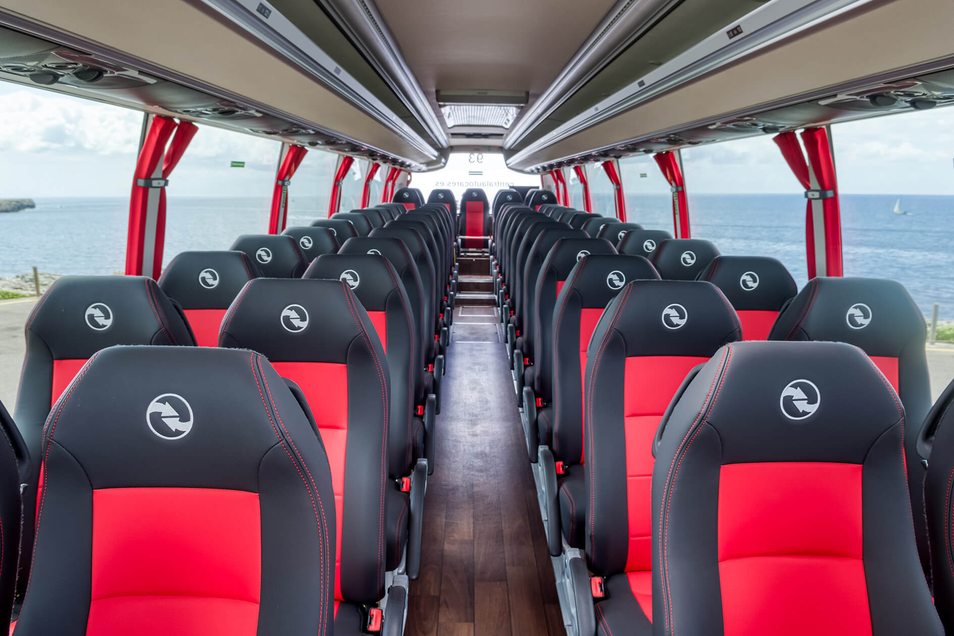 Mieten Sie einen 55 Sitzer Luxus VIP Reisebus (MAN / MERCEDES . 2018) von CENTRAL DE AUTOCARES DE MENORCA, S.L. von MAHON 