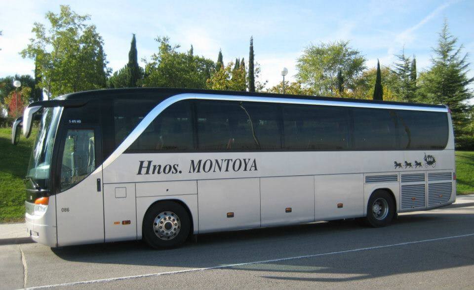 Mieten Sie einen 55 Sitzer Standard Coach ( Autocar estándar con los servicios básicos  2007) von Hnos Montoya von Madrid 