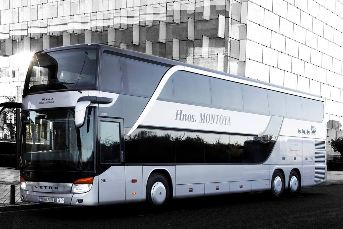 Mieten Sie einen 79 Sitzer Panoramic Bus ( Autocar ejecutivo con mucho espacio para las piernas, asientos y mesas de lujo y amplia gama de servicios.  2010) von Hnos Montoya in Madrid 