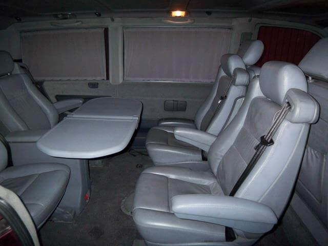 Alquile un Minivan de 9 plazas Bus pequeño con los servicios básicos 2009) de Hnos Montoya de Madrid