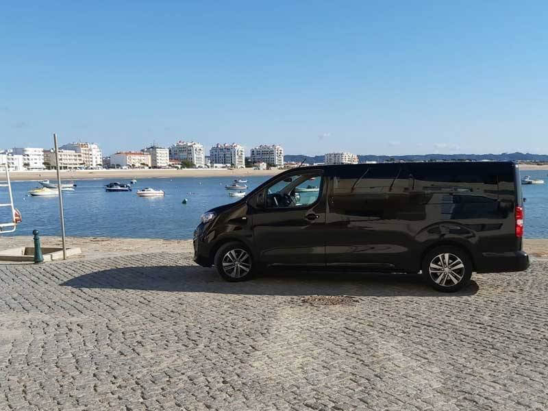 Hire a 8 seater Minivan (Peugeot Traveller 2021) from ROUTINEMOMENTS UNIPESSOAL LDA in São Domingos de Rana 