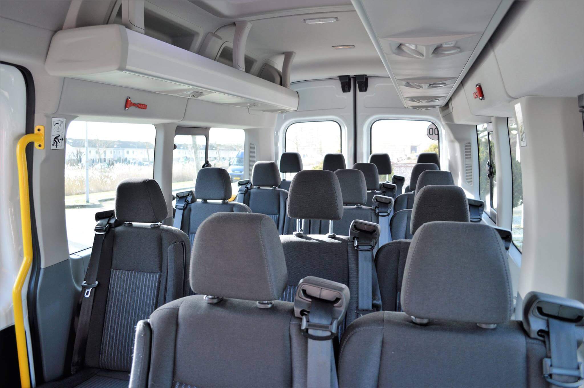 Huur een Midibus (Iveco Cuby 2023) met 32 stoelen van Tip Top Toers uit Almere - Buiten 