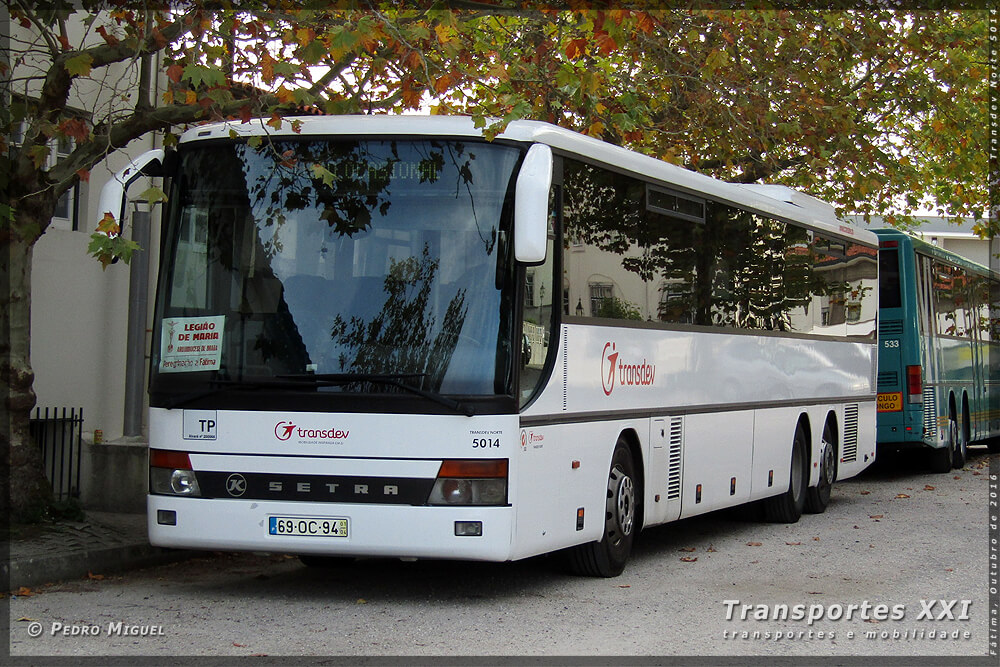 Rent a 53 seater Luxury VIP Coach (VOLVO WINNER 2017) from Transdev Norte S.A from Guimarães 