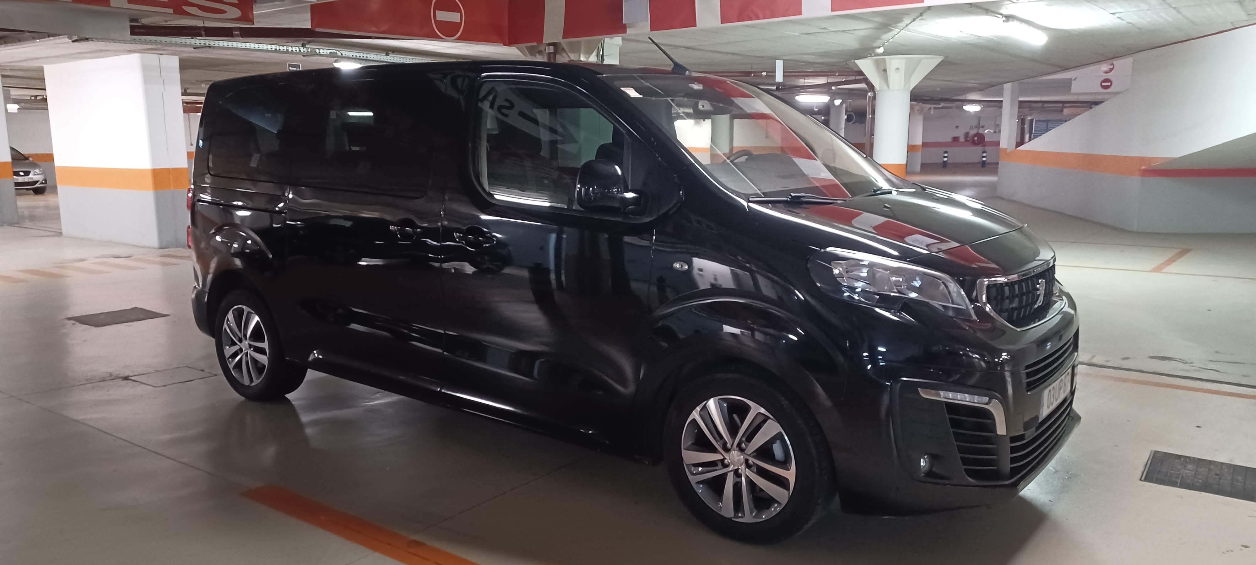 Rent a 6 seater Minivan (Peugeot  TRAVELLER 2018) from Conjugamapas Lda from Algés, Lisboa 