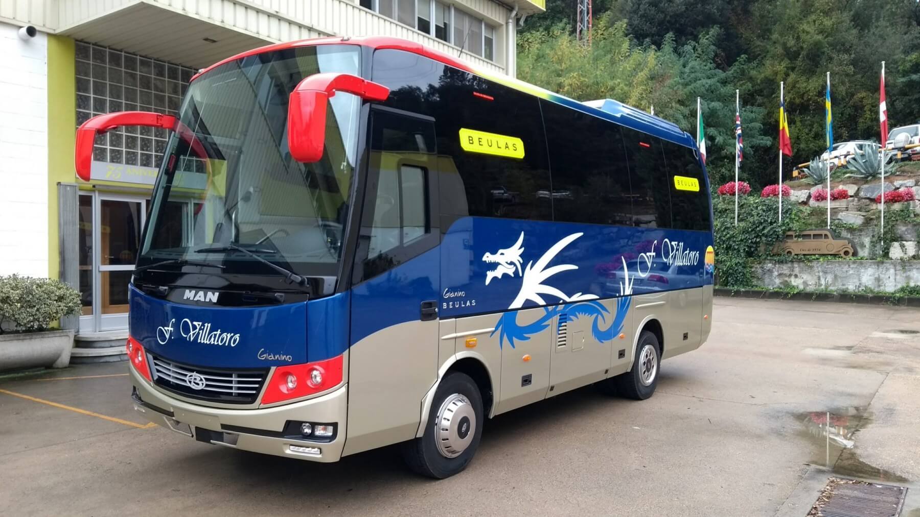 Mieten Sie einen 27 Sitzer Midibus (MAN Gianino 2017) von Autocares Fernández Villatoro S.L. in Castro del Río - Córdoba 