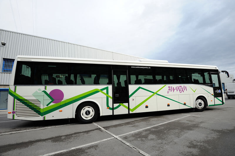 Mieten Sie einen 59 Sitzer Luxus VIP Reisebus (  2008) von AUTOBUSES JUANTXU in Barakaldo 