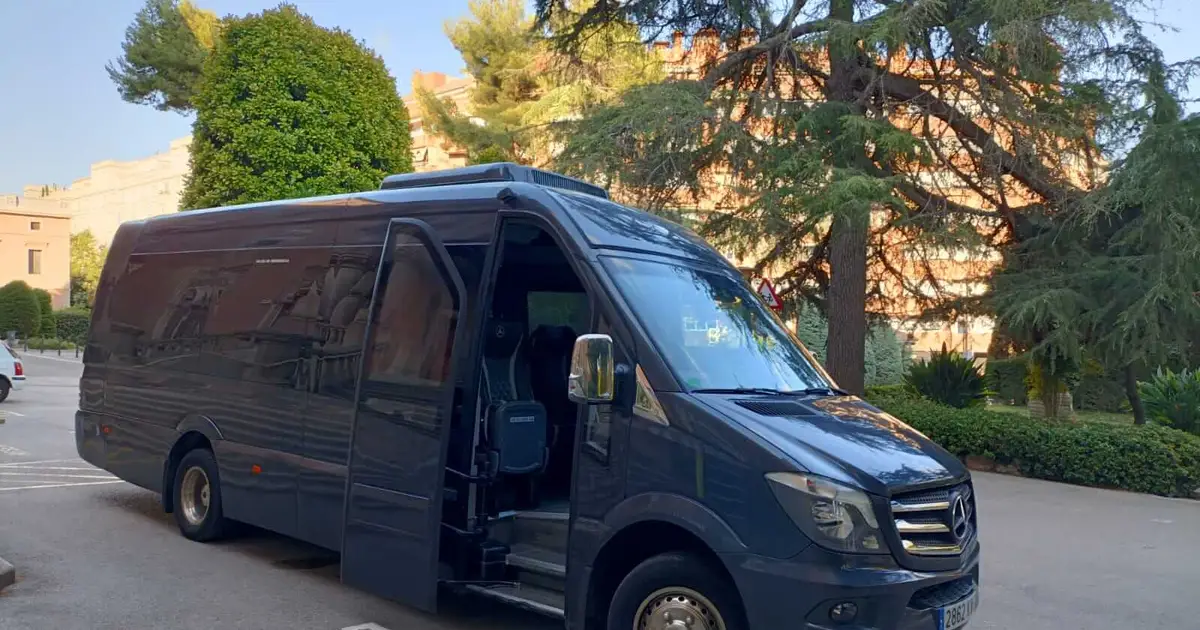 Midibús Mercedes Sprinter de 23 plazas con conductor en Barcelona