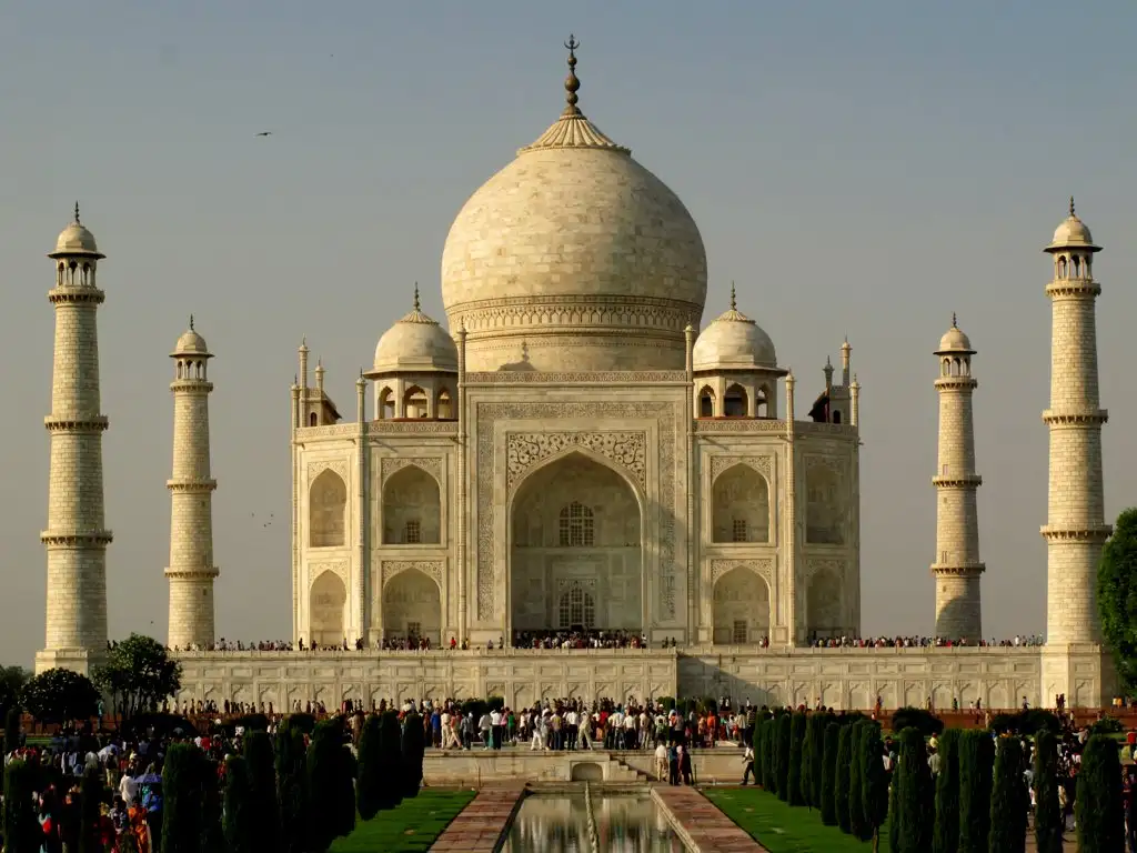 The Taj Mahal justifies why it is so famous Famous Taj Mahal in Agra