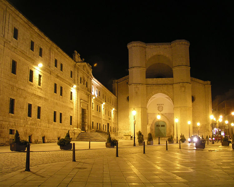 Convento de San Benito (Valladolid), de noche