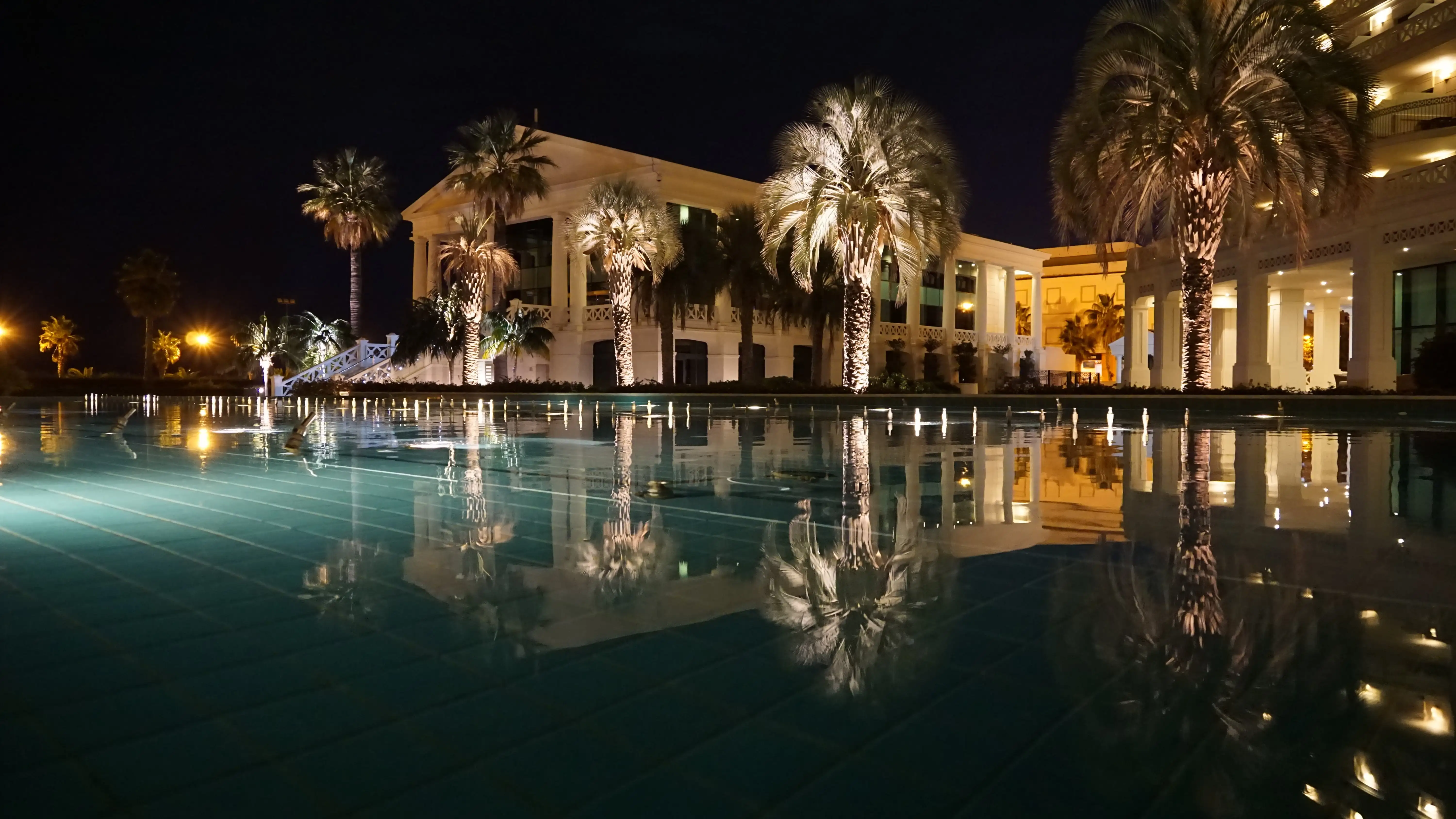 Hotel Balneario Las Arenas at night - Valencia