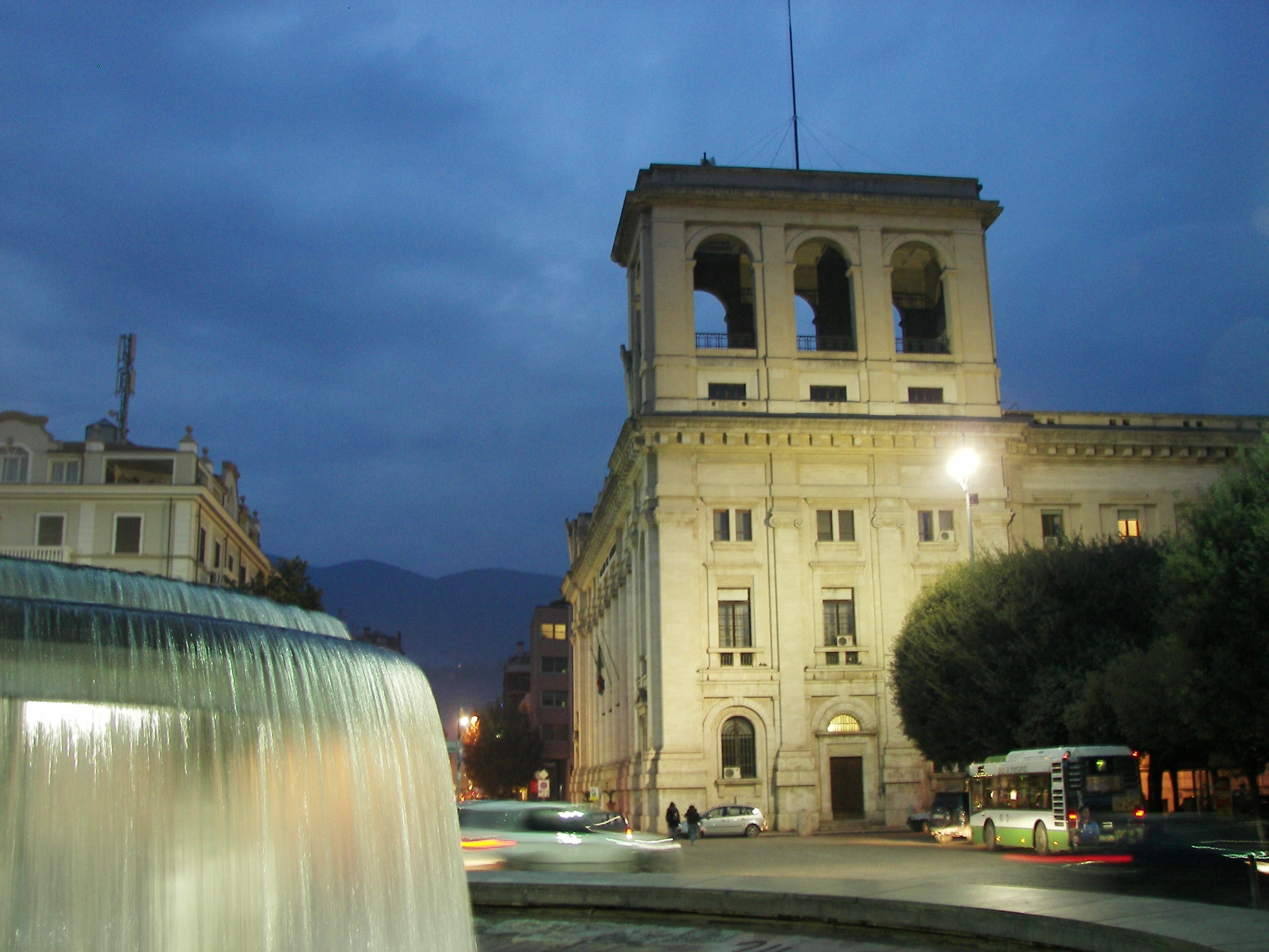 Palazzo Bazzani e fontana di Piazza Tacito, Terni