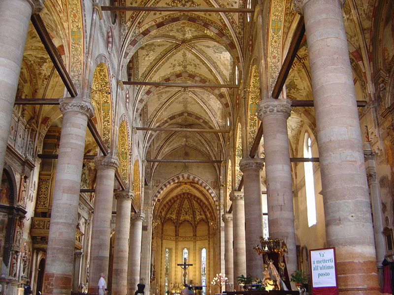 View of the interior. San Anastasia cathedral