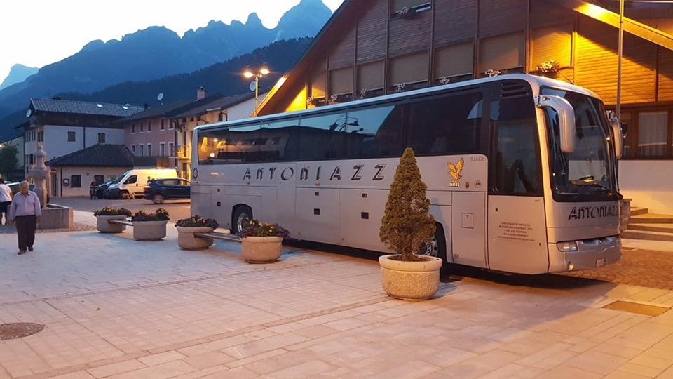 Antoniazzi Franco - Noleggi autobus e taxi