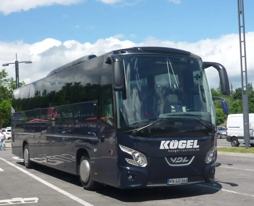 Autobus von Kögel Touristik-Bus Charter für Gruppentransfer