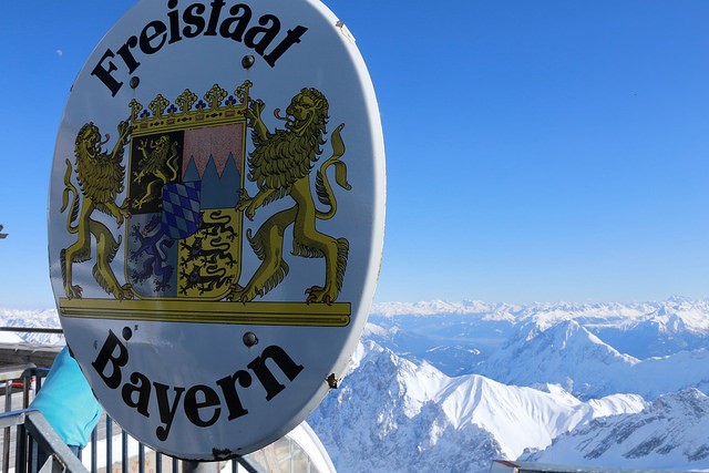 Freistaat Bayern Wappen und Gebirge