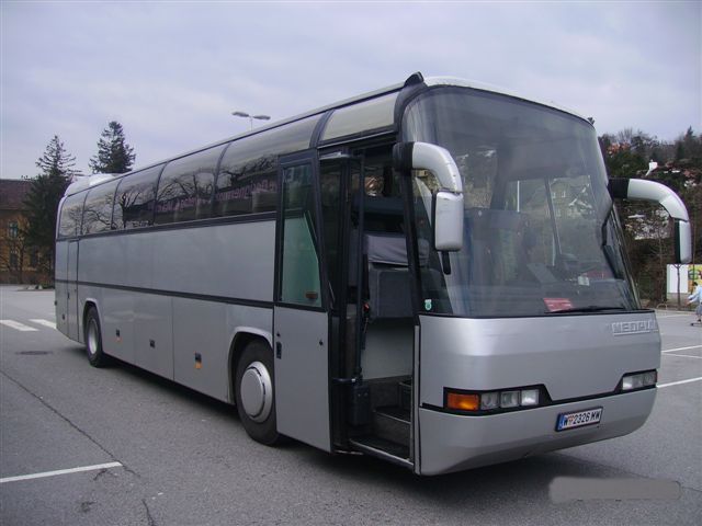 Bus für Flughafentransport von Caros Tours GmbH