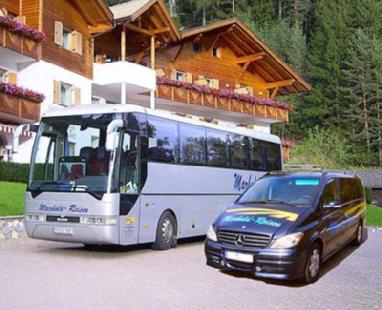 Bus und Minivan von Marhold Omnibusbetrieb in Jena
