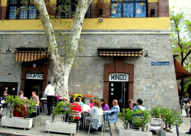 Casa Mingo en Madrid, frente y terraza 