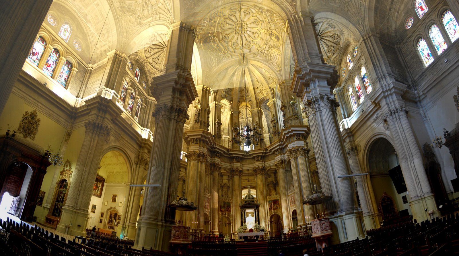 Catedral de Málaga, una vista a su interior, en Málaga