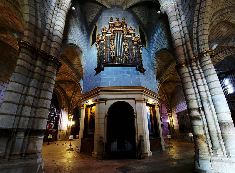 Catedral de San Juan Bautista de Badajoz, puerta de la cripta