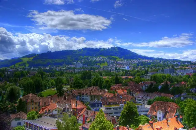 Ein panoramischer Blick auf Hausberg
