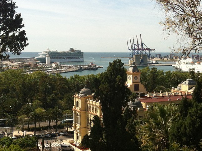 Beautiful overview of the harbor in Málaga 