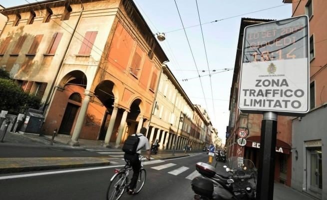 Orari e giorni in cui sono attive le ZTL per i bus a Bologna