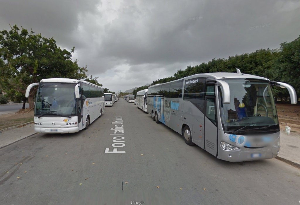 Soste momentanee e parcheggi per bus turistici