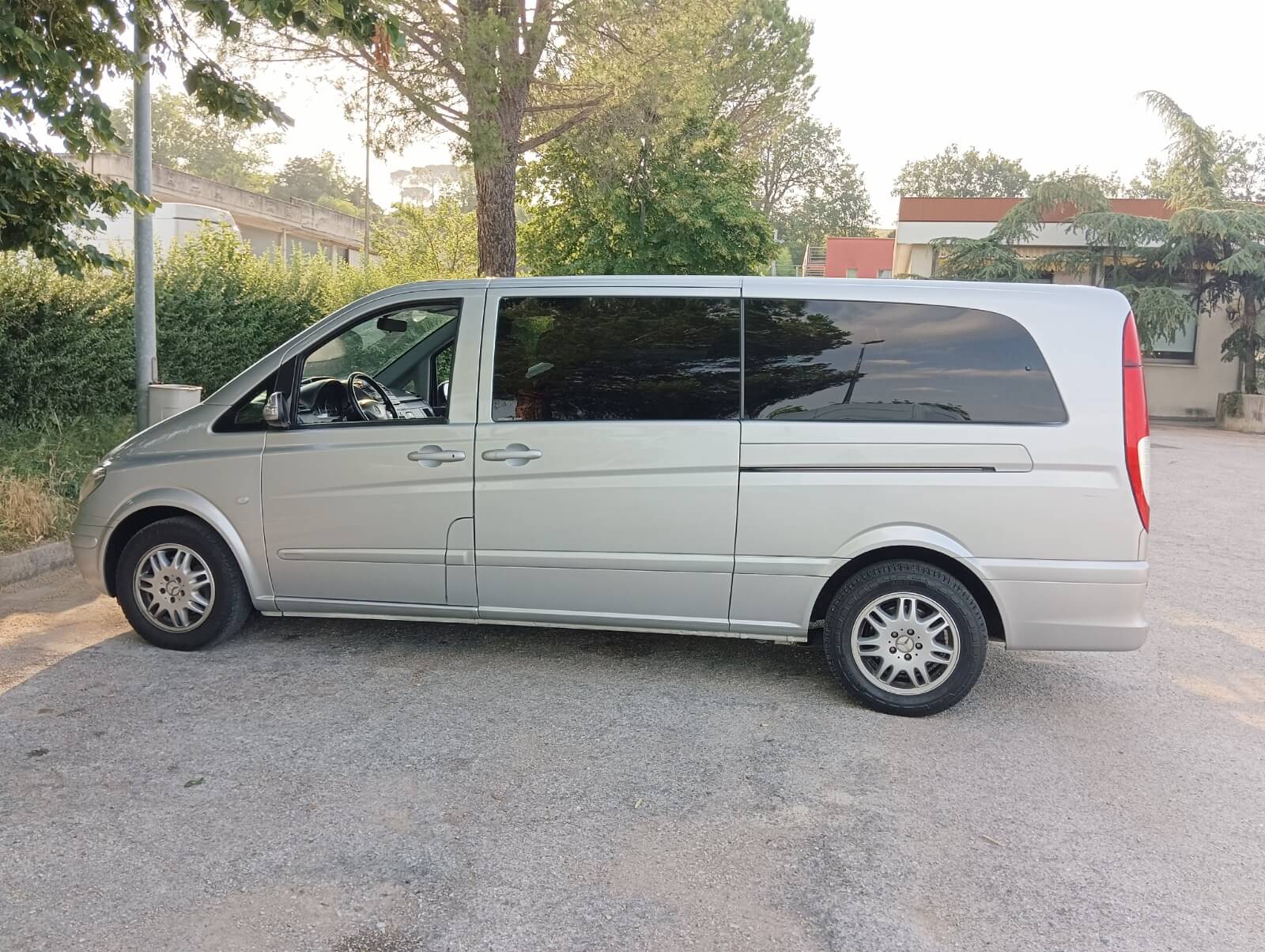 Side view with logo of our of the Mercedes Vito (9 seats) from CARLO TORQUATI in SARNANO