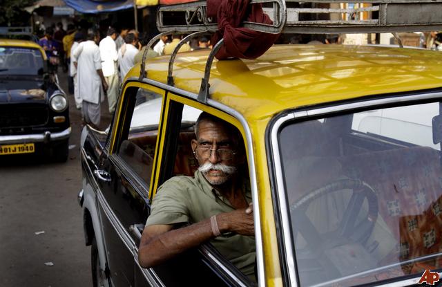 Private taxi with a driver in Agra