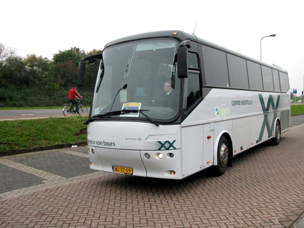 Standaard 50 zitplaatsen touringcar van Connexxion Tours uit Arnhem