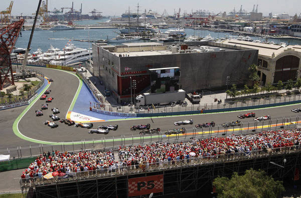 Circuit urbà de formula 1 que recorre els molls del port de València 