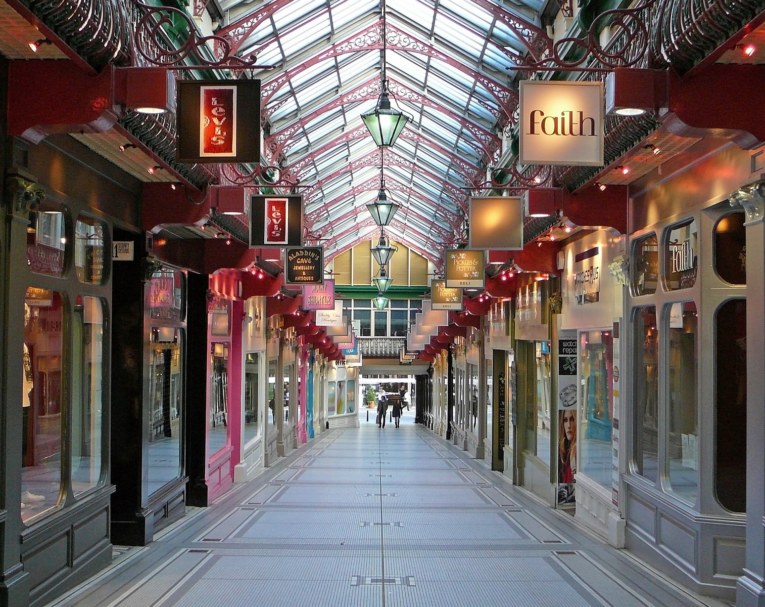 Queens Arcade, Leeds