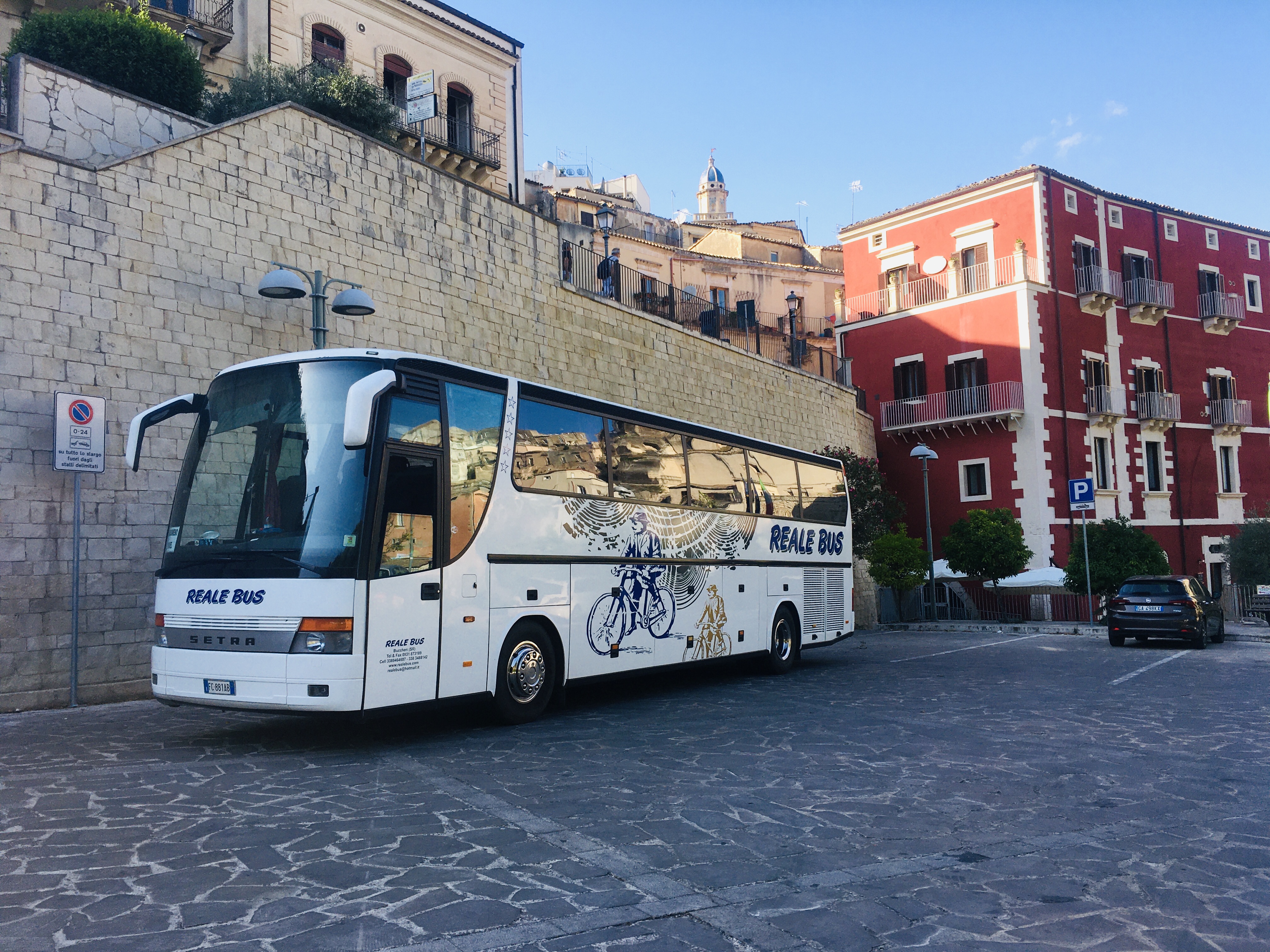 Rent a 54 seater Luxury VIP Coach (setra hdh 2018) from REALEBUS from BUCCHERI (SR) 