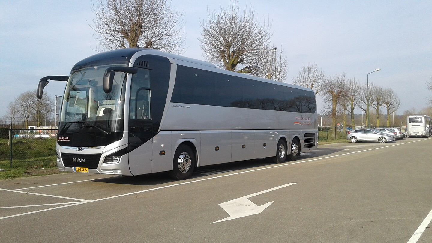 Alquila un 64 asiento Standard Coach (MAN LION'S COACH L 2020) de Van der Laan Touringcar B.V. en Nieuwkoop 