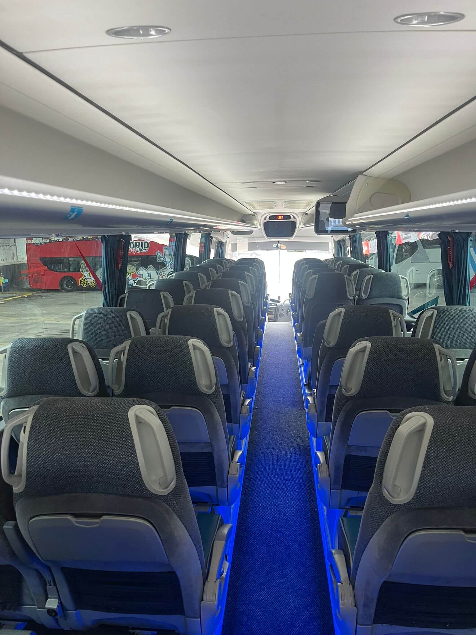 Mieten Sie einen 55 Sitzer Luxury VIP Coach (IRIZAR I6 i6 2018) von Bus Banet von Madrid 
