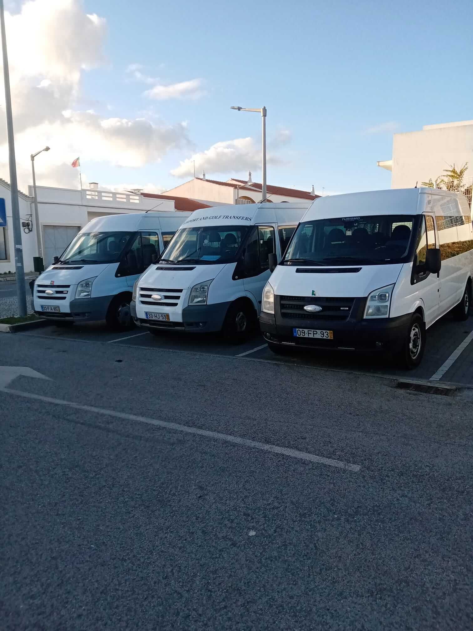 Alquile un Minivan de 9 plazas Ford Transit 2013) de Algarve365 de Boliqueme 