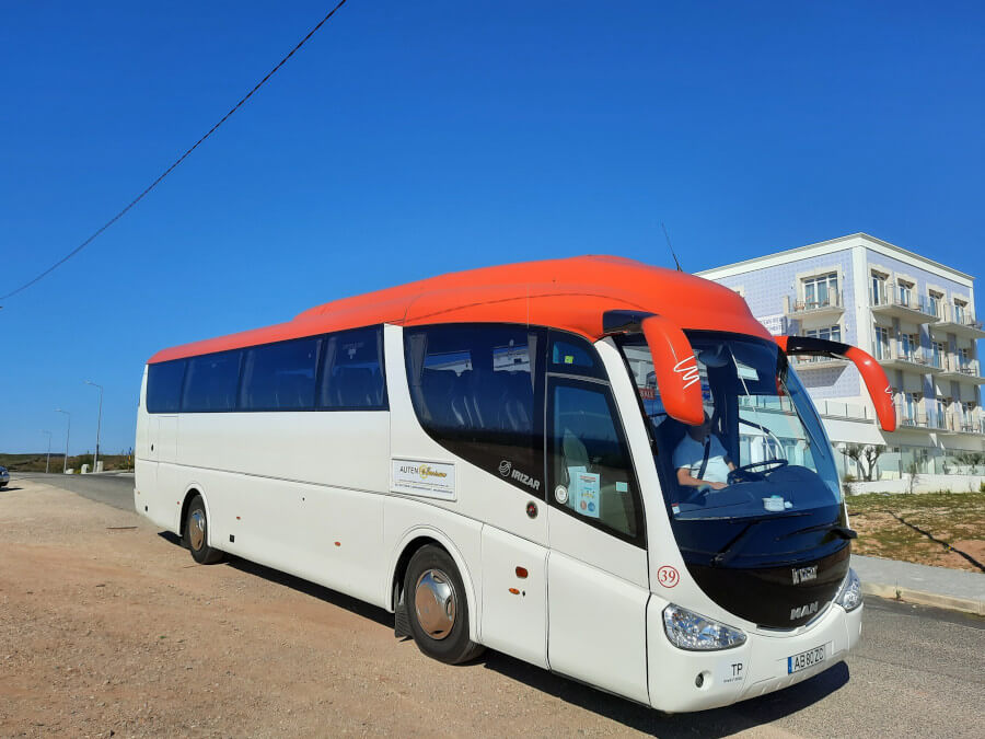 Rent a 50 seater Executive  Coach (DAF IRIZAR 2015) from AUTENTOTURISMO, Lda from VALE CÔVO 