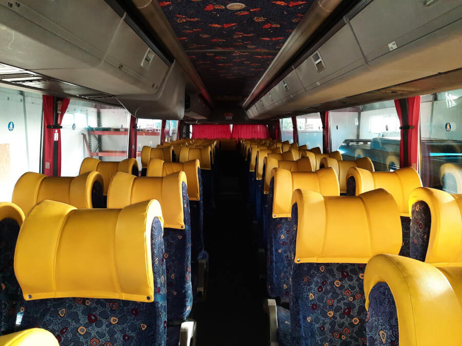 Rent a 55 seater Standard Coach (DAF Obradores 1999) from AUTENTOTURISMO, Lda from VALE CÔVO 