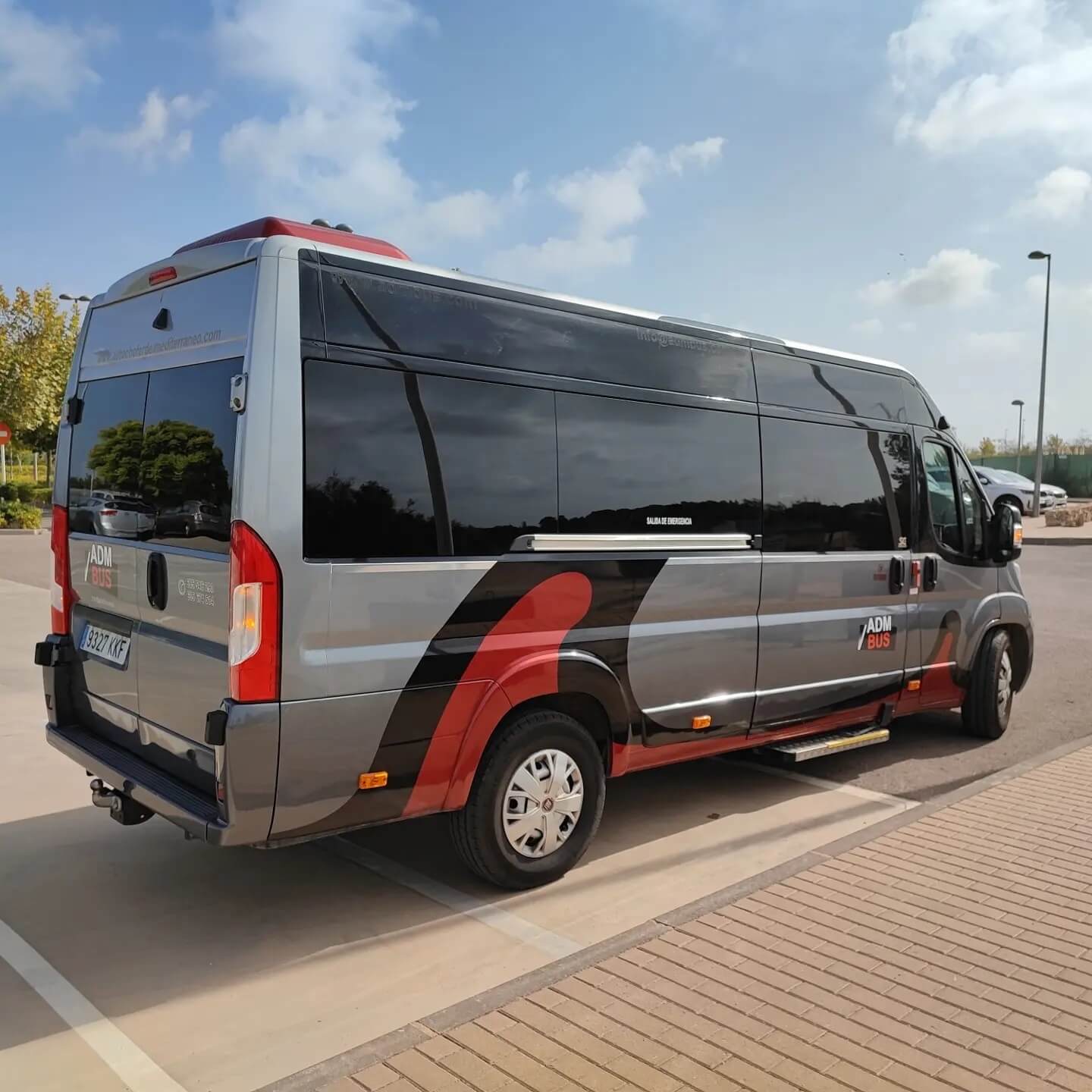 Hire a 13 seater Microbus (PEUGEOT BOXER MINIBUS 2004) from AUTOCHOFER DEL MEDITERRANEO, S.L. in SAN JAVIER 
