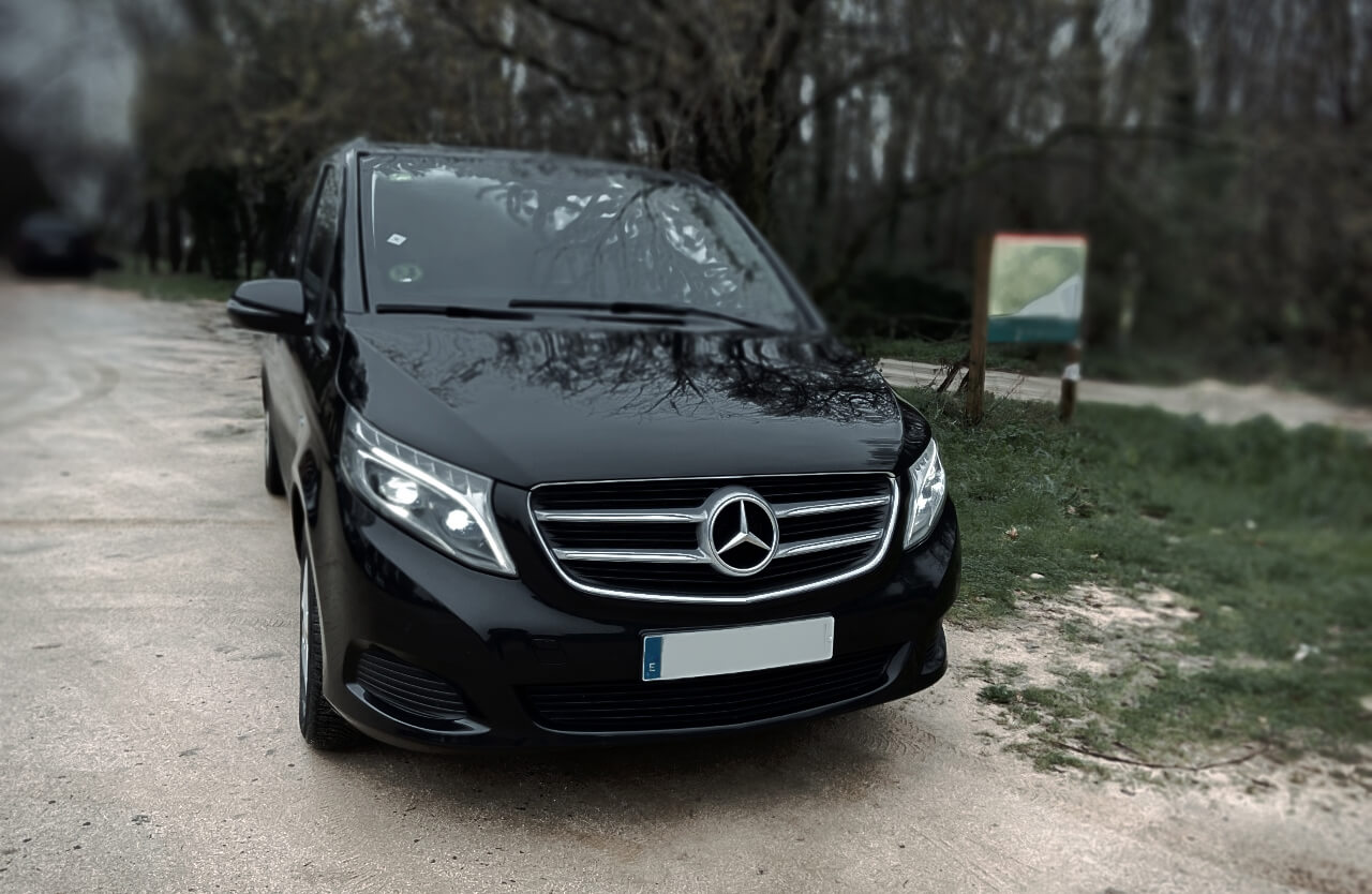 Lloga un 7 seients Minivan (Mercedes V - 200 Avangarde 2019) a Bcn City Bus Tour s.l. a Viladecavalls 