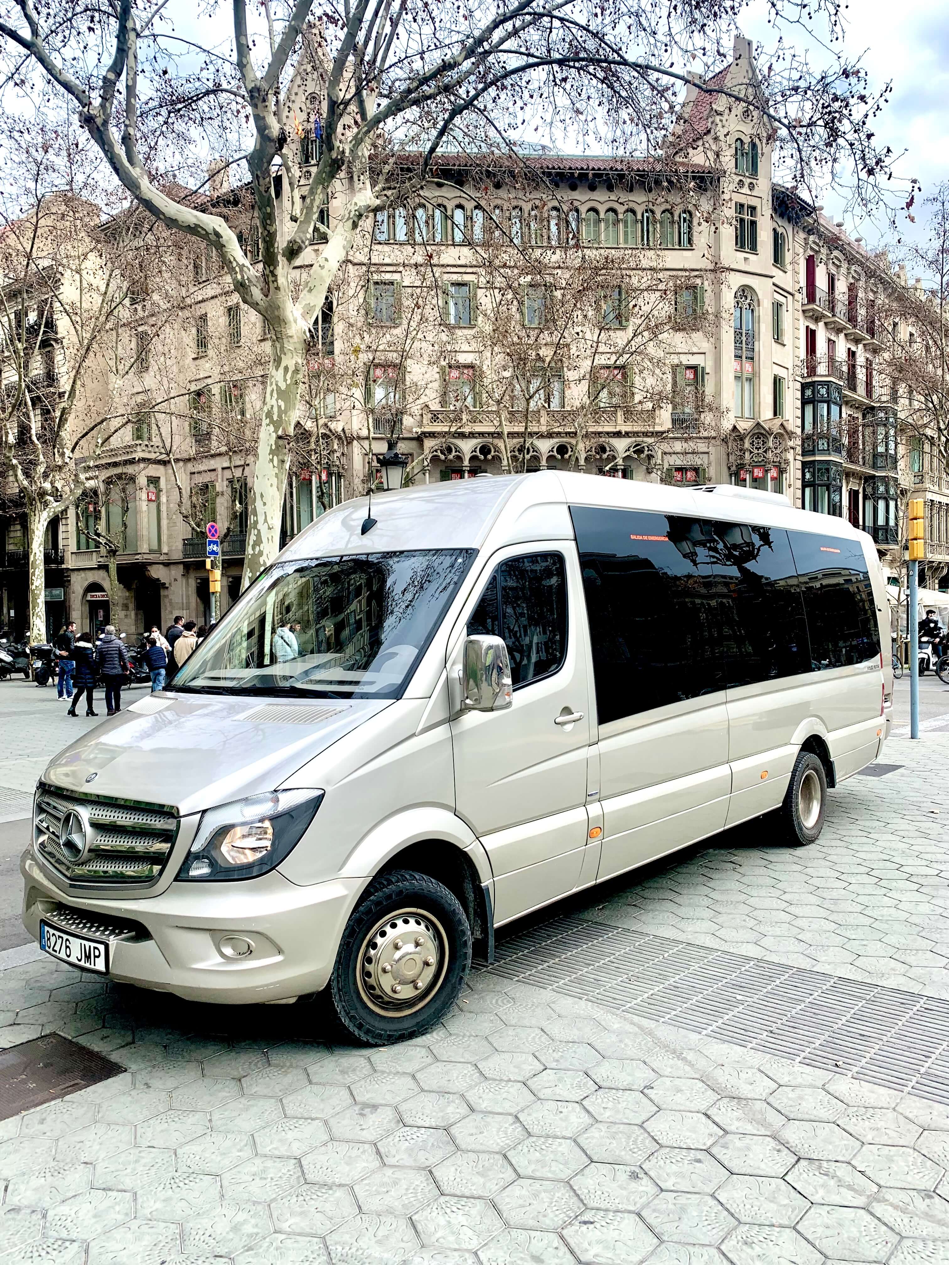 Noleggia un 20 posti a sedere Minibus  (Mercedes Sprinter 2016) da Transfers Soberti a Barcelona 