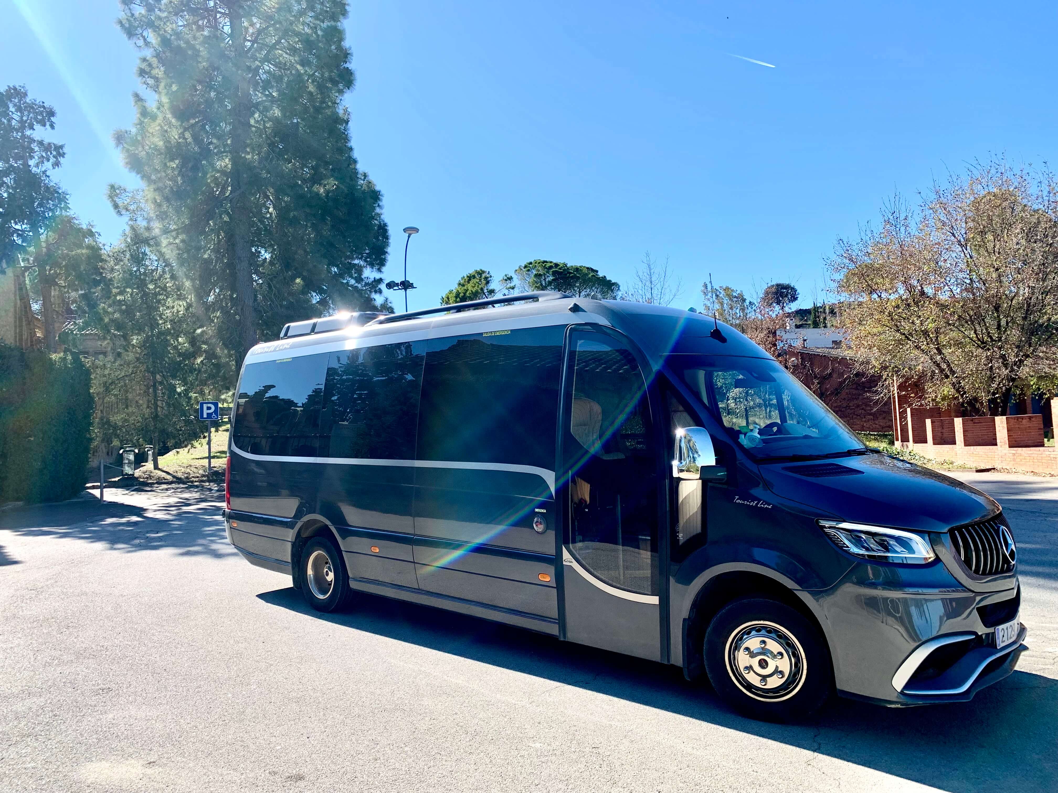 Noleggia un 20 posti a sedere Midibus (Mercedes Sprinter 2021) da Transfers Soberti a Barcelona 