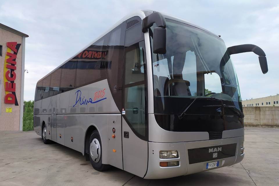 Noleggia un 40 posti a sedere Standard Coach (king long 6996 2013) da Decina Bus Srl a Roma 