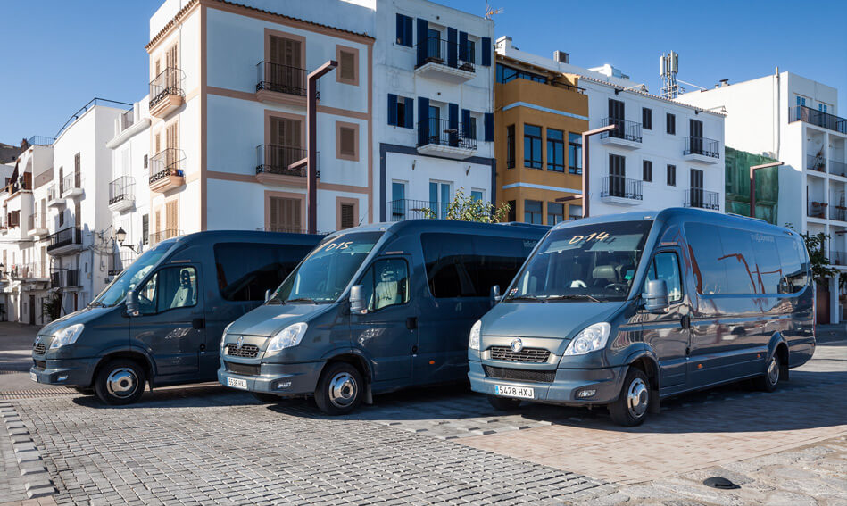 Alquile un Minibus  de 19 plazas . Bus pequeño con los servicios básicos  2014) de AUTOCARES DIPESA de SANT JOSEP DE SA TALAIA (EIVISSA) 